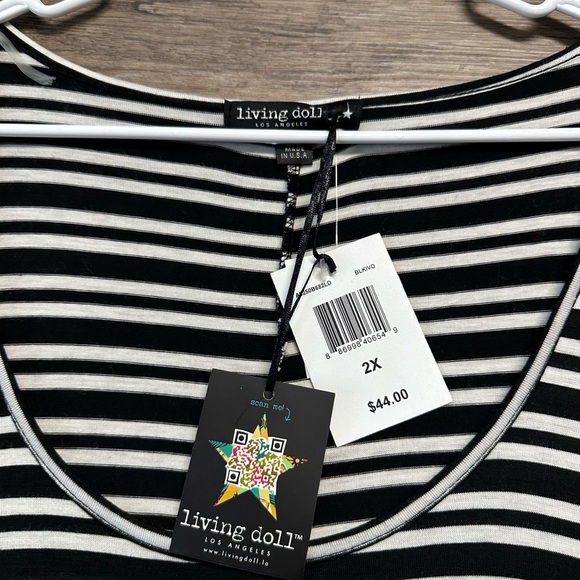 Living Doll Black and White Asymmetrical Short Sleeve Tee - Picture 3 of 4